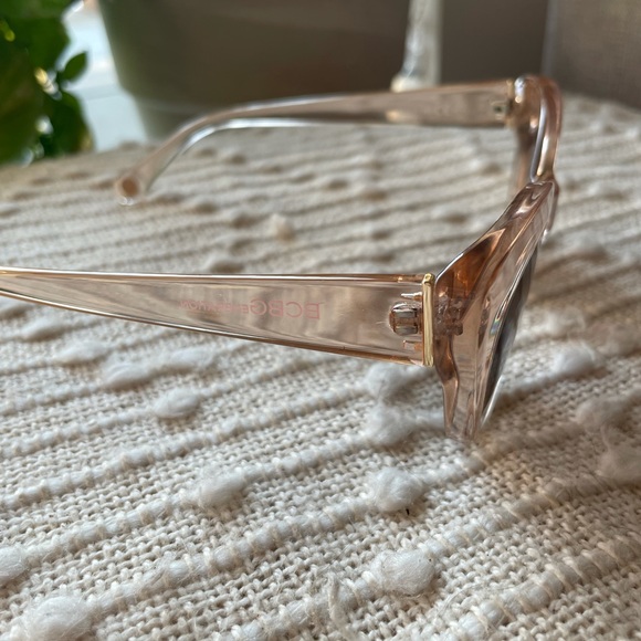 BCBG Sunglasses BRAND NEW - Picture 3 of 4